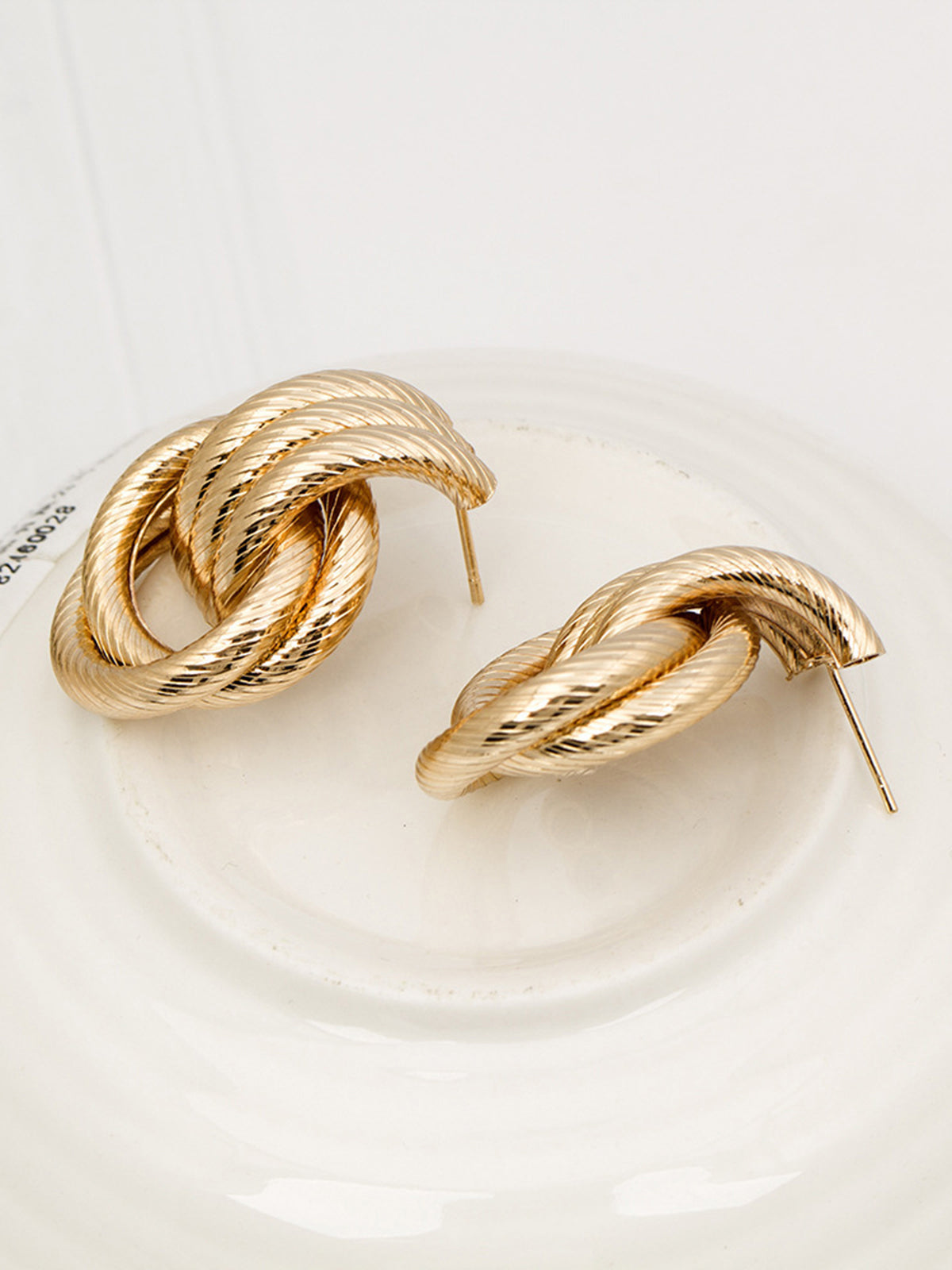 Clous d'oreilles torsadés texturés