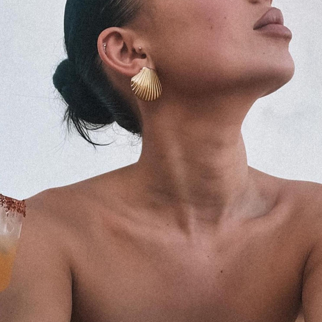 Clous d'oreilles coquillage